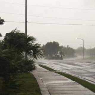 Uragano Isaias tocca terra: in migliaia senza elettricità in Alabama, Florida e Georgia