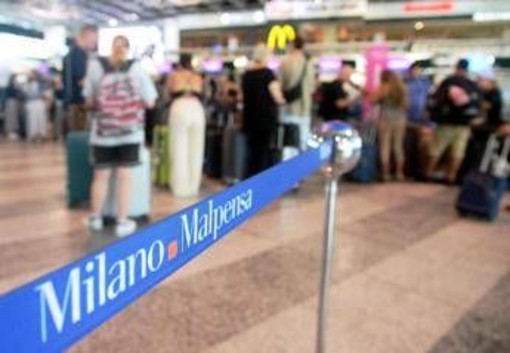 Terrorismo, polizia blocca volo a Malpensa e arresta ricercato francese diretto in Bahrein