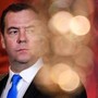 Medvedev mette nel tritacarte Merz, von der Leyen e Starmer: "Nessuno ferma la Russia" Medvedev mette nel tritacarte Merz, von der Leyen e Starmer: "Nessuno ferma la Russia"