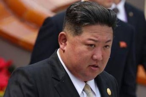 Kim e la stretta di mano al presidente del Parlamento sudcoreano, il racconto