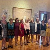Senatrici del centrosinistra in minigonna per protesta contro Tajani, scoppia la polemica in Aula