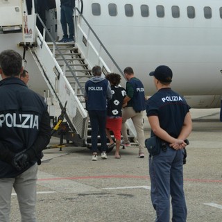 Contrasto all’immigrazione clandestina, espulsi 19 cittadini egiziani