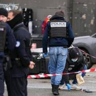 Francia, sparatoria nelle Yvelines: un morto e quattro feriti, indagini per terrorismo Francia, sparatoria nelle Yvelines: un morto e quattro feriti, indagini per terrorismo