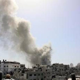 Gaza, raid israeliani sulla Striscia: &quot;33 morti, la metà bambini&quot;
