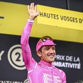 Tour de France, Carapaz vince la 18/a tappa e Pogacar sempre in maglia gialla Tour de France, Carapaz vince la 18/a tappa e Pogacar sempre in maglia gialla