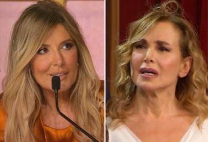 Ballando, la mano di Barbara D'Urso trema e Selvaggia Lucarelli attacca: &quot;È una sceneggiata&quot;