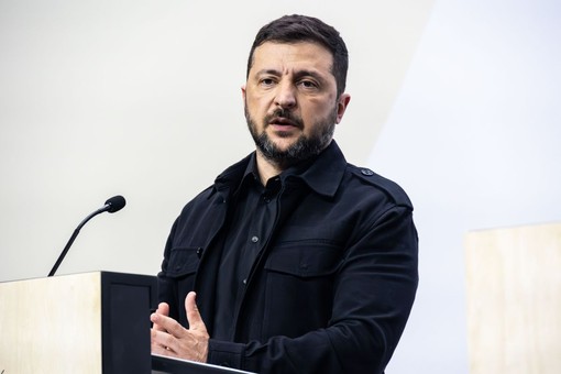 Ucraina, Zelensky “Drone russo ha colpito centrale stoccaggio di Cernobyl” Ucraina, Zelensky “Drone russo ha colpito centrale stoccaggio di Cernobyl”