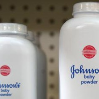 Johnson &amp; Johnson offre 5,5 miliardi di dollari per risolvere le cause sul talco