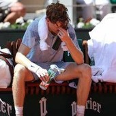 Sinner ko tra vomito e crampi, choc al Roland Garros. Jannik eliminato da Cerundolo Sinner ko tra vomito e crampi, choc al Roland Garros. Jannik eliminato da Cerundolo