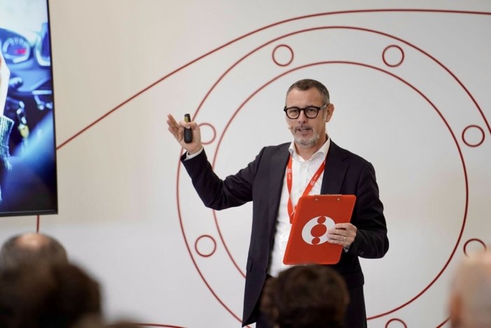 Studio Generali jeniot-Quattroruote, uso smartphone alla guida aumenta i rischi Studio Generali jeniot-Quattroruote, uso smartphone alla guida aumenta i rischi