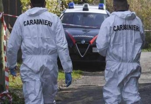 Tragedia a Finale Ligure: trovati morti in casa padre, madre e figlio 15enne. Ipotesi omicidio-suicidio Tragedia a Finale Ligure: trovati morti in casa padre, madre e figlio 15enne. Ipotesi omicidio-suicidio