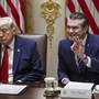 Nuovo attacco di Trump a Nato e alleati Europa: "Ridicolo impegno unilaterale Usa" Nuovo attacco di Trump a Nato e alleati Europa: "Ridicolo impegno unilaterale Usa"