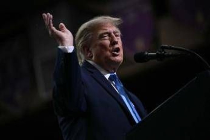 Usa, Trump punge l'Europa: "Facevamo ridere, ora vogliono copiarci"
