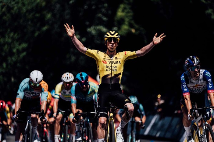 Tripletta di Brennan alla Vuelta, Mas sempre in maglia rossa