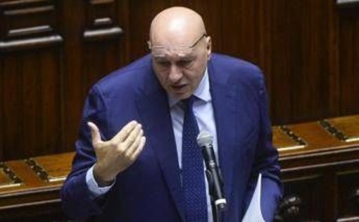 Servizio militare in Italia, Crosetto: "La mia idea è portare ddl in Parlamento" Servizio militare in Italia, Crosetto: "La mia idea è portare ddl in Parlamento"