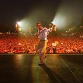 Jovanotti gladiatore col sorriso al Circo Massimo: "Il pessimismo è un lusso che non posso permettermi"