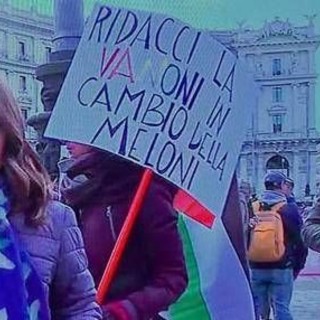 Violenza su donne, Trancassini: "A corteo Roma cartello 'ridacci la Vanoni in cambio della Meloni'" Violenza su donne, Trancassini: "A corteo Roma cartello 'ridacci la Vanoni in cambio della Meloni'"