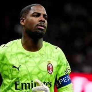 Milan, solidarietà a Maignan dopo gli insulti razzisti: "Condanniamo ogni forma di discriminazione" Milan, solidarietà a Maignan dopo gli insulti razzisti: "Condanniamo ogni forma di discriminazione"