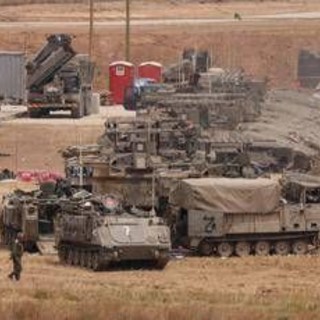 Israele: &quot;Attacco senza precedenti, via dal sud della Striscia di Gaza&quot;