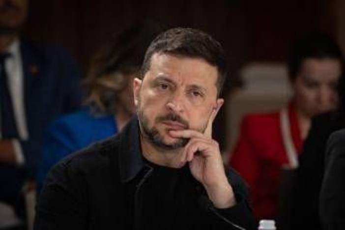 Ucraina-Russia, piano Usa cambia. Zelensky: &quot;Serve colloquio con Trump&quot;