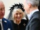Camilla in nero in Vaticano, il velo firmato Philip Treacy nel segno della tradizione Camilla in nero in Vaticano, il velo firmato Philip Treacy nel segno della tradizione