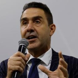 Sondaggio politico, campo largo avanti e Vannacci cala