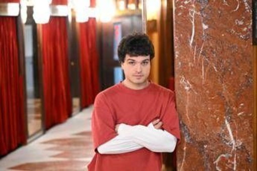 Sanremo 2026, Leo Gassmann chi è: gli esordi, il vero cognome, il gesto eroico Sanremo 2026, Leo Gassmann chi è: gli esordi, il vero cognome, il gesto eroico