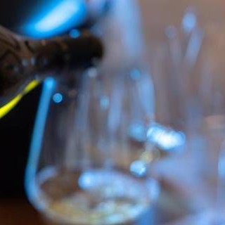 Vino tra piacere e rischi, l'immunologo: "Serve disciplina, massimo 1-2 bicchieri al giorno"