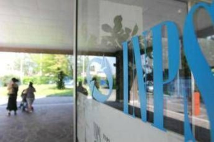 Pensioni, sistema rivalutazioni cambia con Manovra 2027: si torna a 6 scaglioni Pensioni, sistema rivalutazioni cambia con Manovra 2027: si torna a 6 scaglioni