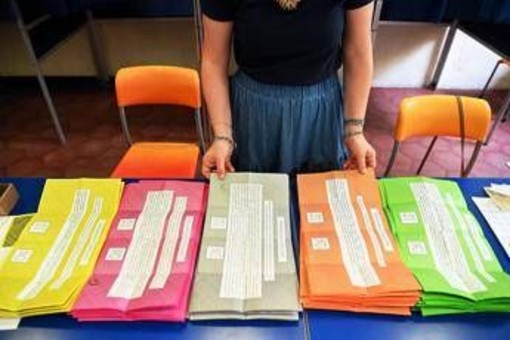 Referendum, Renzi: &quot;Quorum non ci sarà&quot;. Salvini: &quot;Cittadinanza non è un regalo&quot;