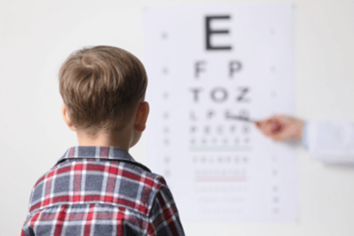 Miopia pediatrica, disponibile in Italia un collirio che la rallenta Miopia pediatrica, disponibile in Italia un collirio che la rallenta