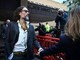 Processo a Russell Brand, la terza accusatrice in aula: "Ho chiuso gli occhi e ho cercato di non essere lì"