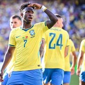 Brasile-Scozia e la profezia della veggente: "Un ufo rapirà Neymar e Vinicius"