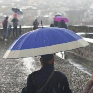 Caldo non dura, in arrivo pioggia e freddo: come cambia meteo in Italia