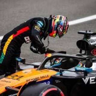 Piastri e la penalità nel Gp di Silverstone, cos'è successo - Video