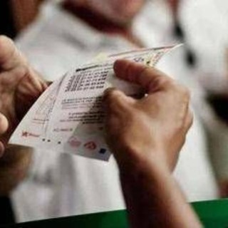 Superenalotto, numeri combinazione vincente oggi 23 luglio 2026