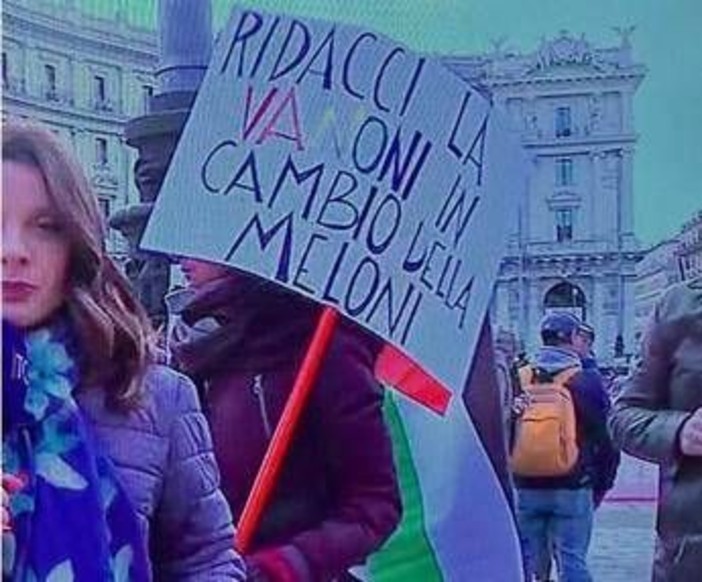 Violenza su donne, Trancassini: "A corteo Roma cartello 'ridacci la Vanoni in cambio della Meloni'" Violenza su donne, Trancassini: "A corteo Roma cartello 'ridacci la Vanoni in cambio della Meloni'"
