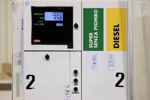 Caro carburanti, Ferragosto salato per chi si sposta in auto: pieno di gasolio costa oltre 22 euro in più rispetto all'anno scorso﻿