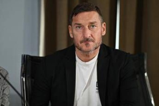 Roma, accusato di abbandono di minori: chiesta archiviazione per Totti Roma, accusato di abbandono di minori: chiesta archiviazione per Totti
