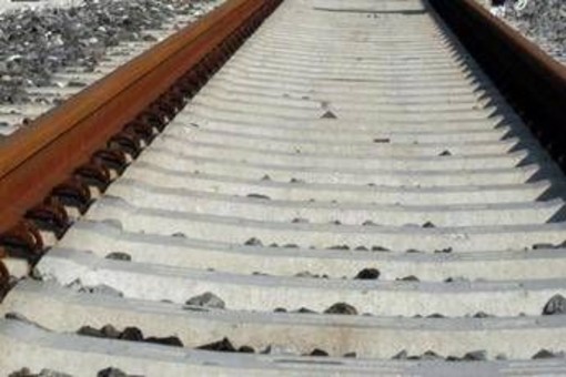 Maltempo, circolazione ferroviaria sospesa su linea Napoli-Salerno via Cava de' Tirreni per frana
