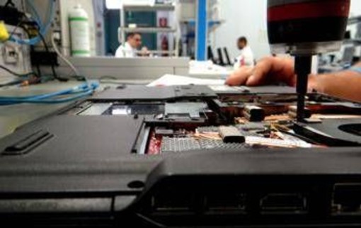 Riparare invece di sostituire: il nuovo valore della tecnologia Riparare invece di sostituire: il nuovo valore della tecnologia