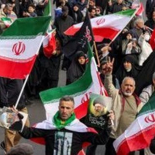 Iran, la nuova sfida a Trump: "Stretto di Hormuz aperto per chi rompe con gli Usa"