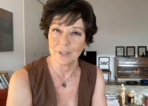 Monica Guerritore, la confessione: "Ho finito oggi la chemio, l'amore è tutto in questi momenti" Monica Guerritore, la confessione: "Ho finito oggi la chemio, l'amore è tutto in questi momenti"