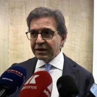 Tumori, De Laurentiis: "Non c'è un solo cancro ma molte malattie, carta identità va definita subito" Tumori, De Laurentiis: "Non c'è un solo cancro ma molte malattie, carta identità va definita subito"