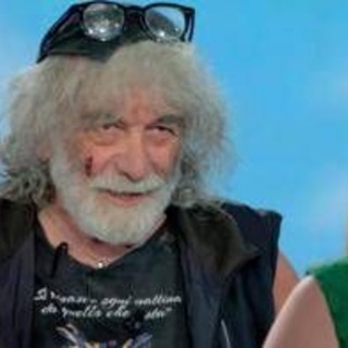 Mauro Corona a Verissimo: &quot;Senza patente da 2 mesi per il vino&quot;