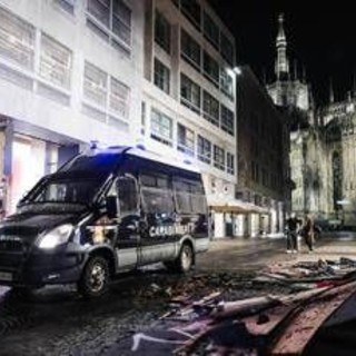 Scontri a Milano, perquisizioni per 100 persone: 51 sono minorenni. Città blindata per sabato Scontri a Milano, perquisizioni per 100 persone: 51 sono minorenni. Città blindata per sabato