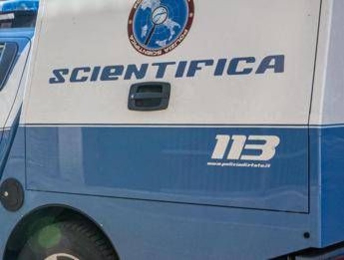 Roma, accoltella l'amica alla schiena durante lite per un ragazzo: arrestata 19enne