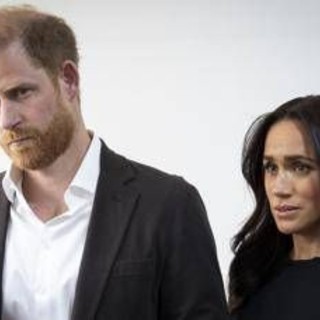 La lite con la famiglia reale e il trasloco, "Harry e Meghan tornano a vivere in Gran Bretagna" La lite con la famiglia reale e il trasloco, "Harry e Meghan tornano a vivere in Gran Bretagna"