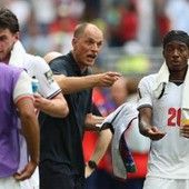 Norvegia-Inghilterra, Schjelderup segna e Tuchel reclama fallo. Poi gol annullato a Kane