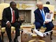 Trump e il &quot;genocidio dei bianchi&quot; in Sudafrica: agguato con video a presidente Ramaphosa